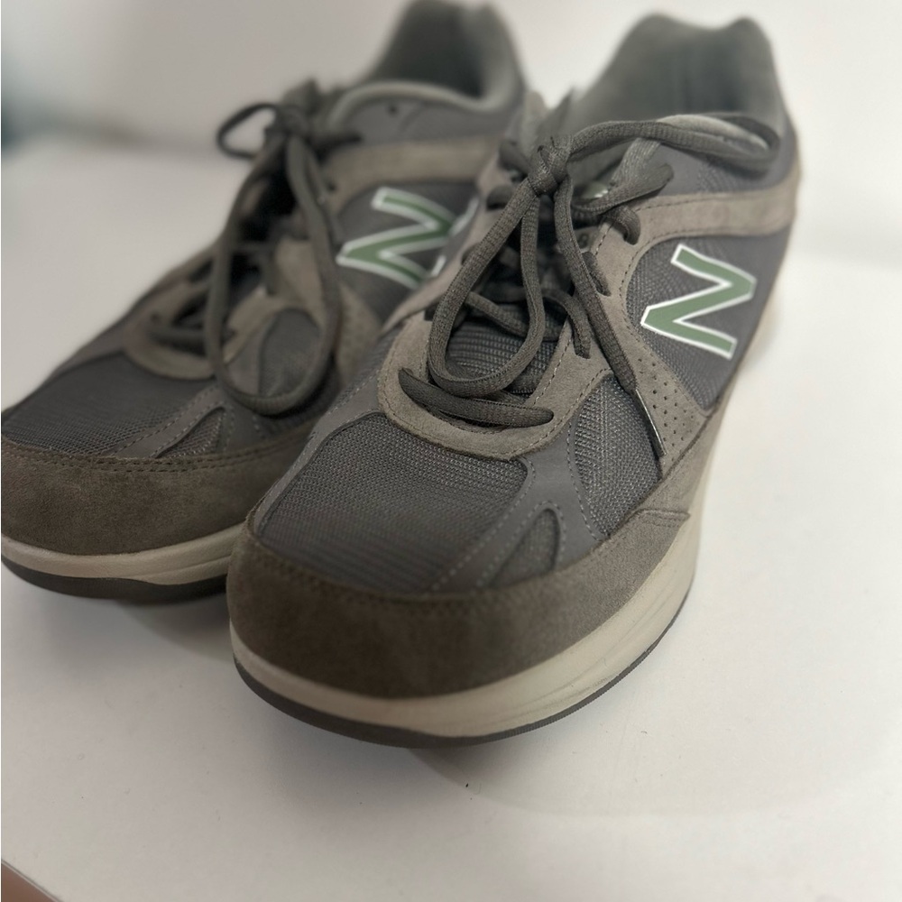 New Balance 877 Walking Shoes Gray Green ABZORB Men’s Size 10.5 Comfort Sneakers
